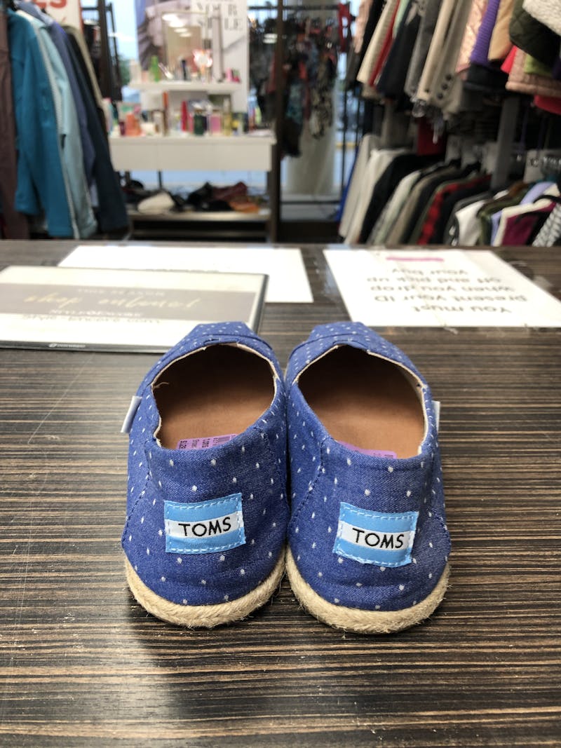 Used toms SHOES  SHOES / ATHLETIC - CASUAL