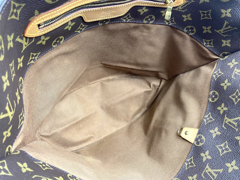 louis vuitton large tote with zipper