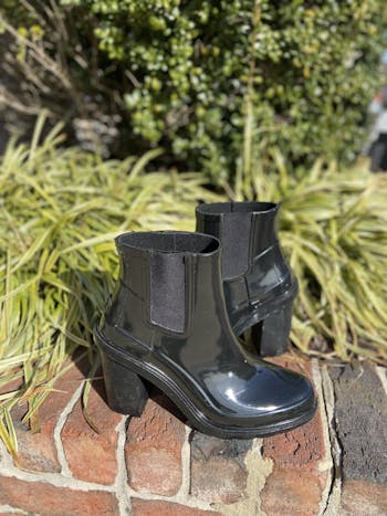 Used hunter BOOTS SHOES 9 HEELS -
