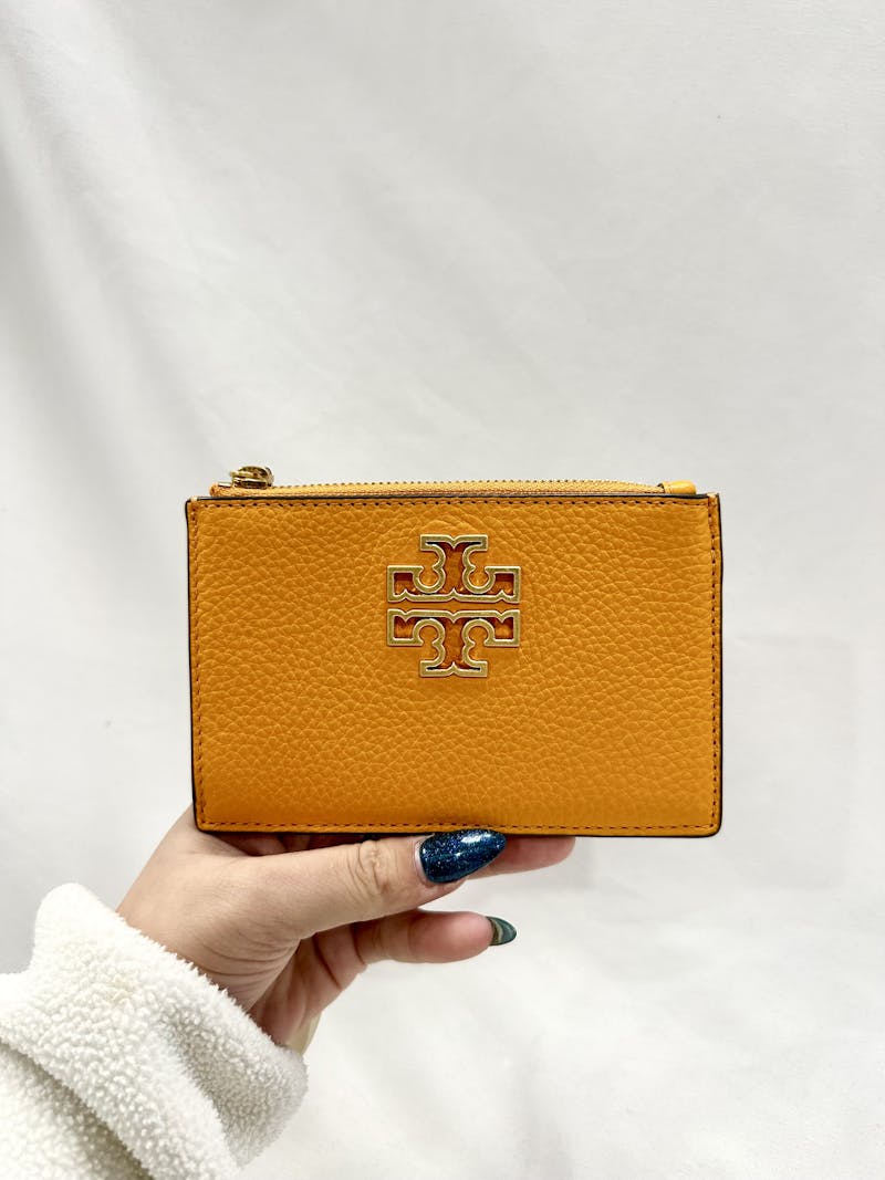 Used tory burch britten zip card case / wallet - LEATHER